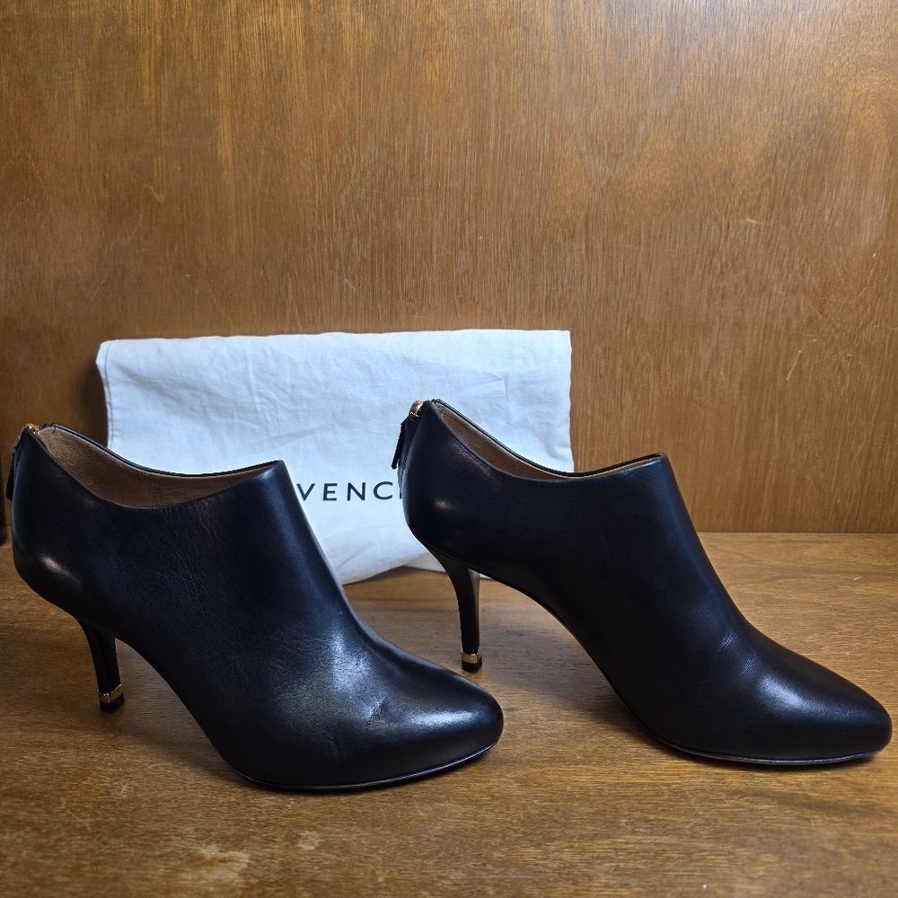 MADE IN ITALY GIVENCHY BLACK LEATHER ANKLE BOOTIES PUMPS